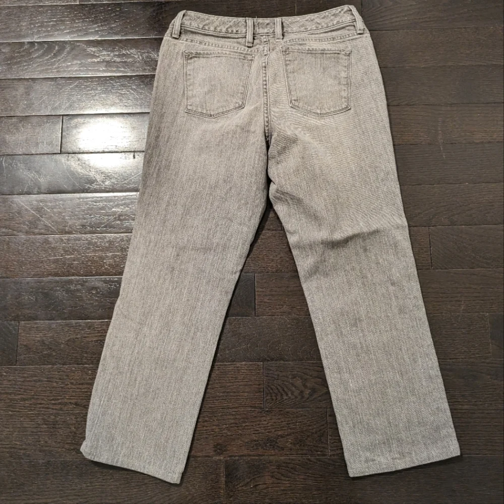 2/$15 ✨L.L Bean Favorite Fit Petite Jeans - Picture 2 of 5